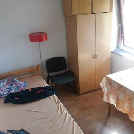 Hostel Sleep & Go Praha 9 *